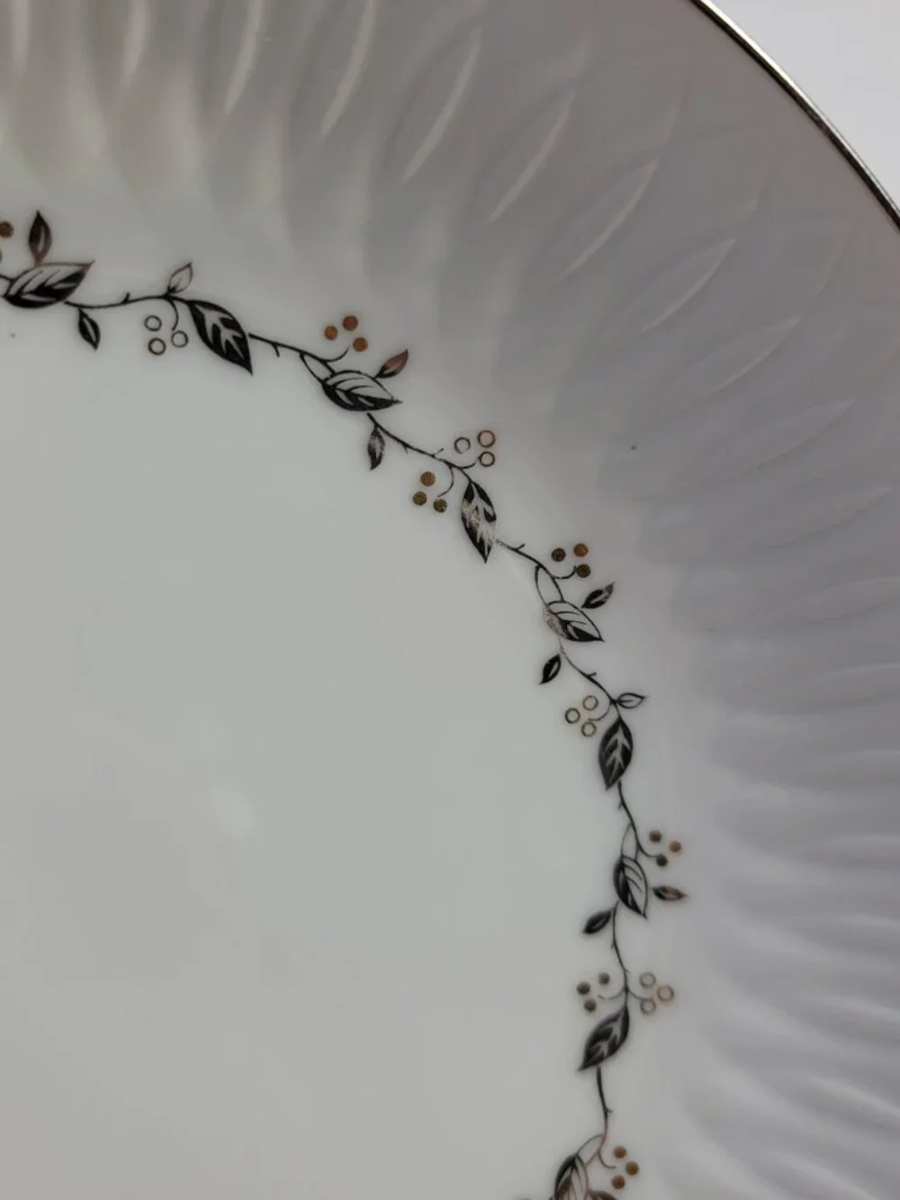 FOUR Sango Carillon Soup Bowls White Gold Berries Platinum Leaves